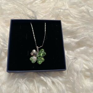 Elegant Green Clover Pendant Necklace
